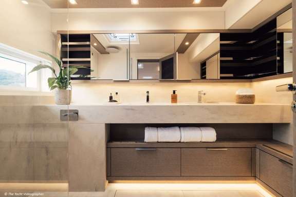REVA NUI - master cabin bathroom