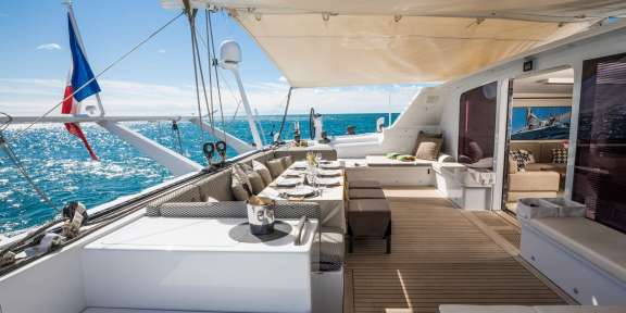 MAGIC CAT - Aft Deck