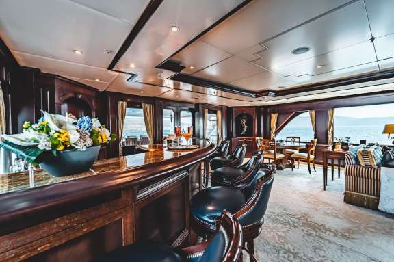 Image of MUSTIQUE yacht #10