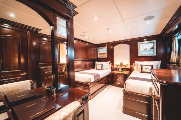 Image of MUSTIQUE yacht #15