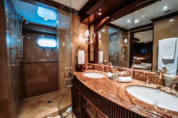 Image of MUSTIQUE yacht #17