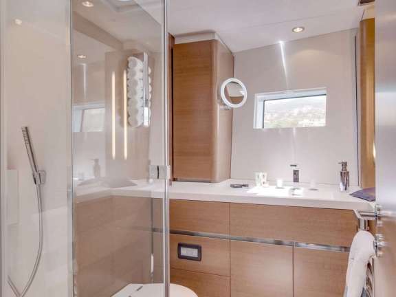 The Master Cabin's en-suite bathroom