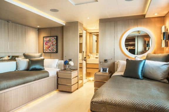 Image of LIGHT HOLIC yacht #9