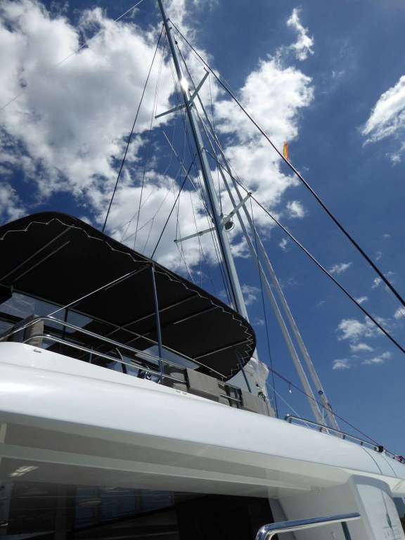 Flybridge bimini