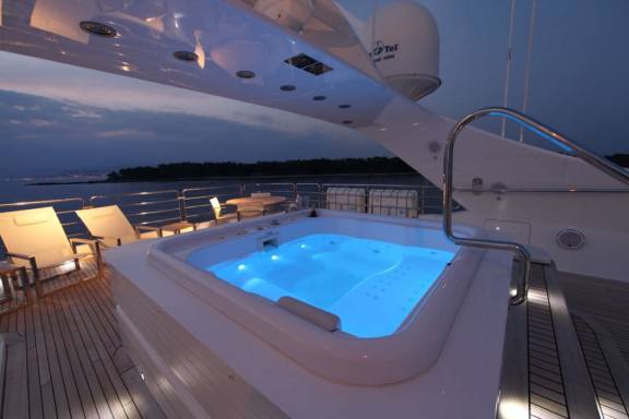 Sun Deck - Jacuzzi by night