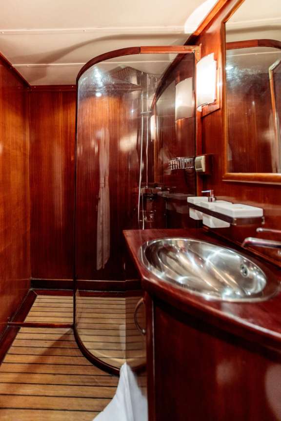 Bathroom - Twin Cabin