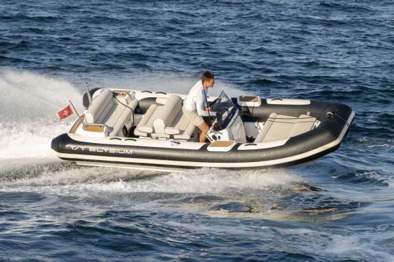 ELYSIUM I - top deck fwd