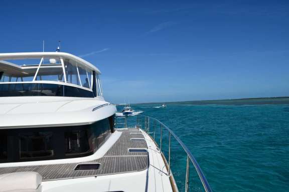 Long Monday - Sky Lounge with Retractable Ceiling