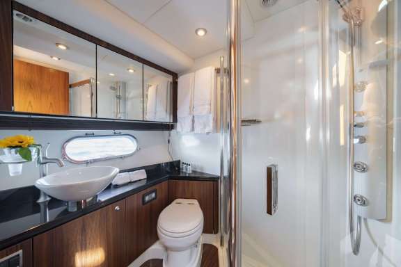 LAZY P - Bunk cabin ensuite/Day head