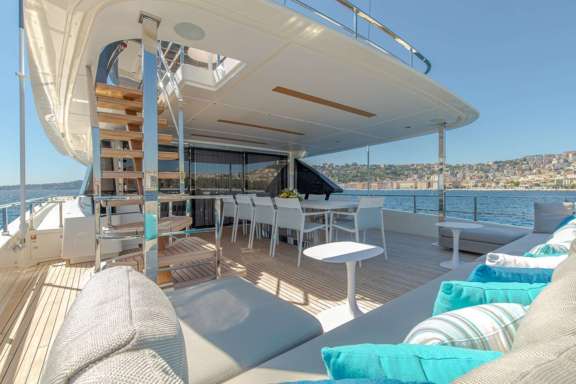 Upper deck lounge area