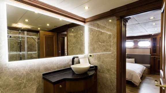 Stateroom bath