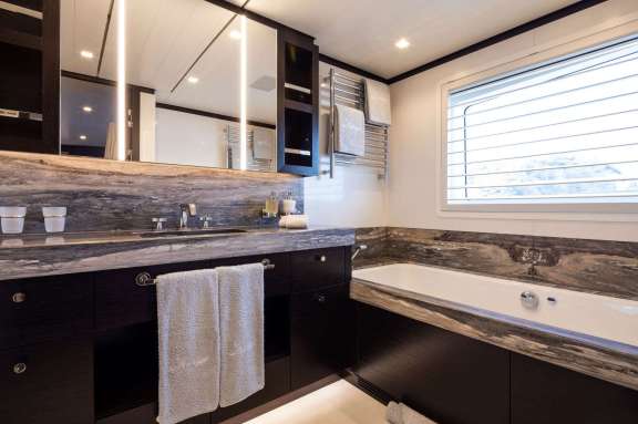 Master Stateroom Bath