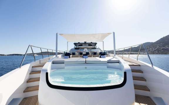 Jacuzzi on Bow