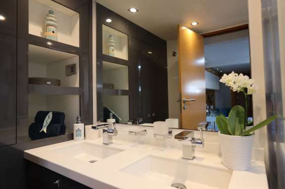 Image of LIR yacht #7