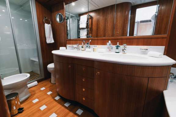 Image of Lady Amanda yacht #9