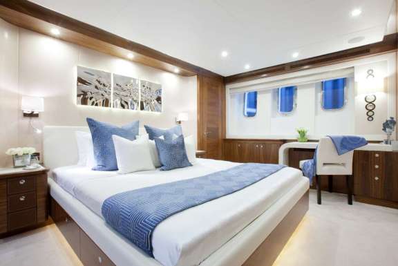 Image of Firefly yacht #6