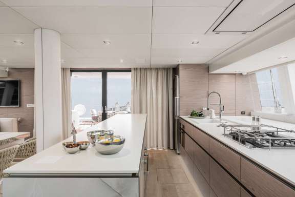 Image of DAWN yacht #2