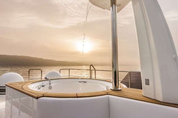 Image of YVONNE yacht #4