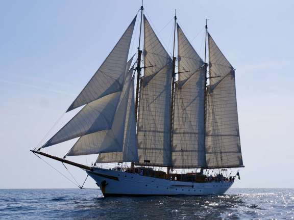 TRINAKRIA - Full Sail