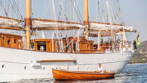 TRINAKRIA - At Anchor