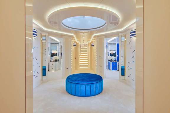 Coral Ocean - Guest Cabin Foyer