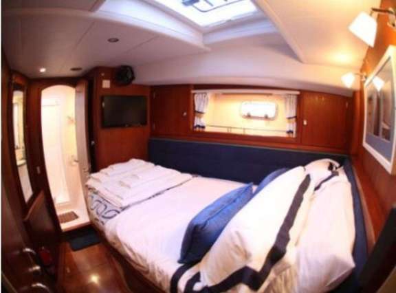 Double cabin and bathroom