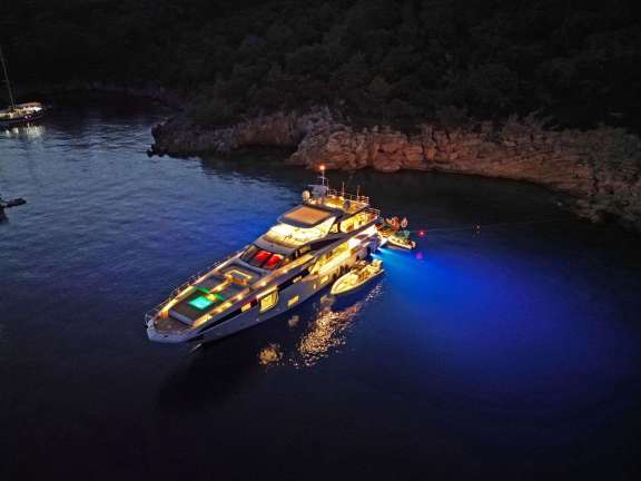 Image of LOVE T yacht #17