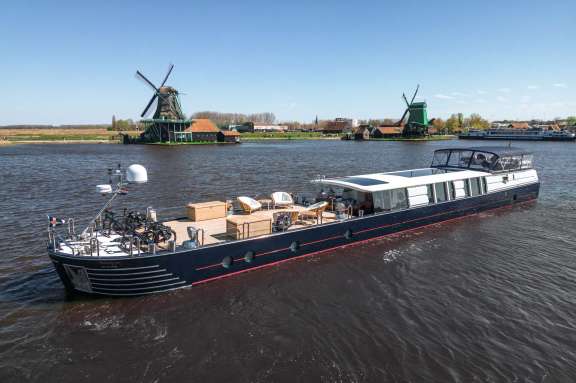 Image of Wonderland yacht #15