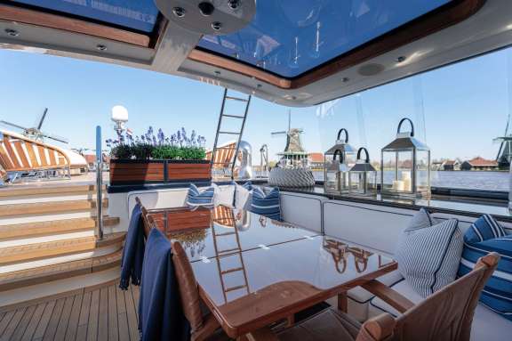 Image of Wonderland yacht #4