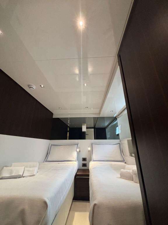 Image of QUEEN MARTINA yacht #10