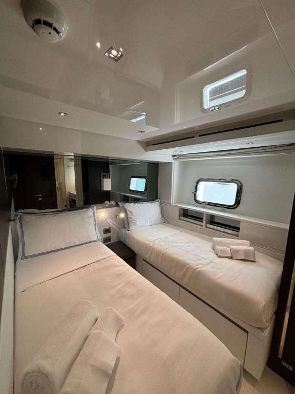 Image of QUEEN MARTINA yacht #11