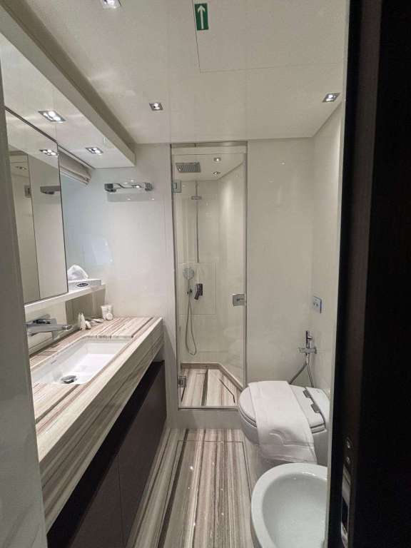 Image of QUEEN MARTINA yacht #13