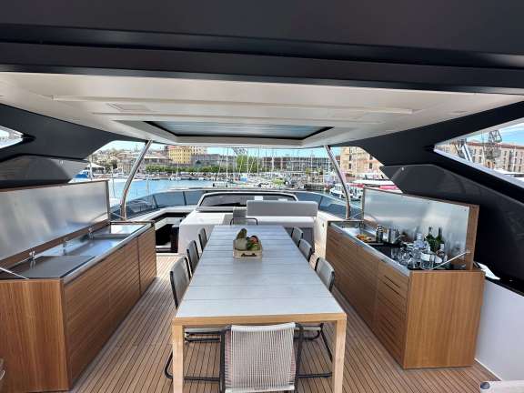 Image of QUEEN MARTINA yacht #15