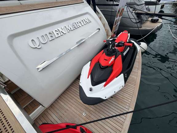 Image of QUEEN MARTINA yacht #16