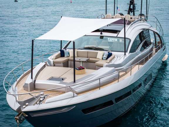 Bow lounging/ dining area