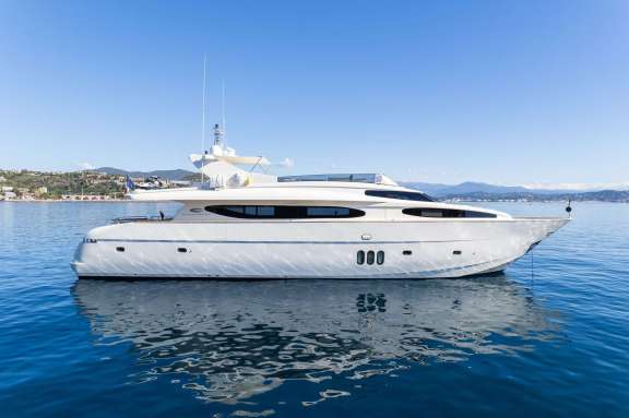 BEIJA FLORE - Flybridge (2024)