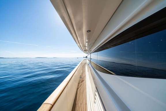 BEIJA FLORE - Running shot (2024)