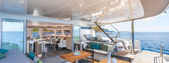 Lagoon 60 - Aft dinette