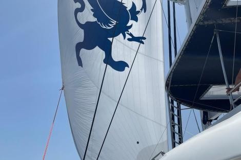 Review img # 2 of the yacht BLUE GRIFFIN – WINTER