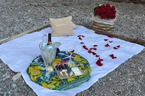 Review img # 10 of the yacht Resilience