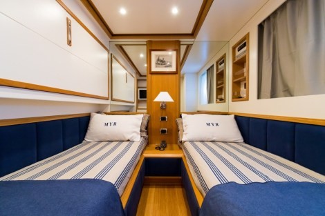 Review img # 33 of the yacht RIVIERA