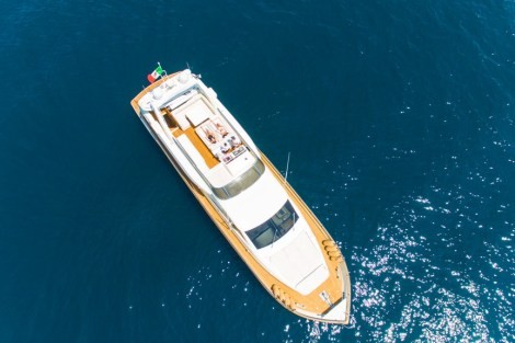 Review img # 29 of the yacht RIVIERA